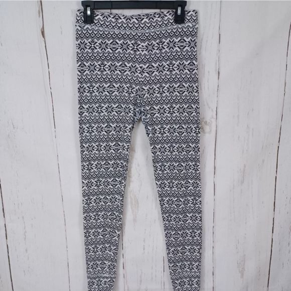 🎁 5 for $25 PINK VIctorias Secret Fair Isle Black White Pajama Pants - Picture 2 of 11